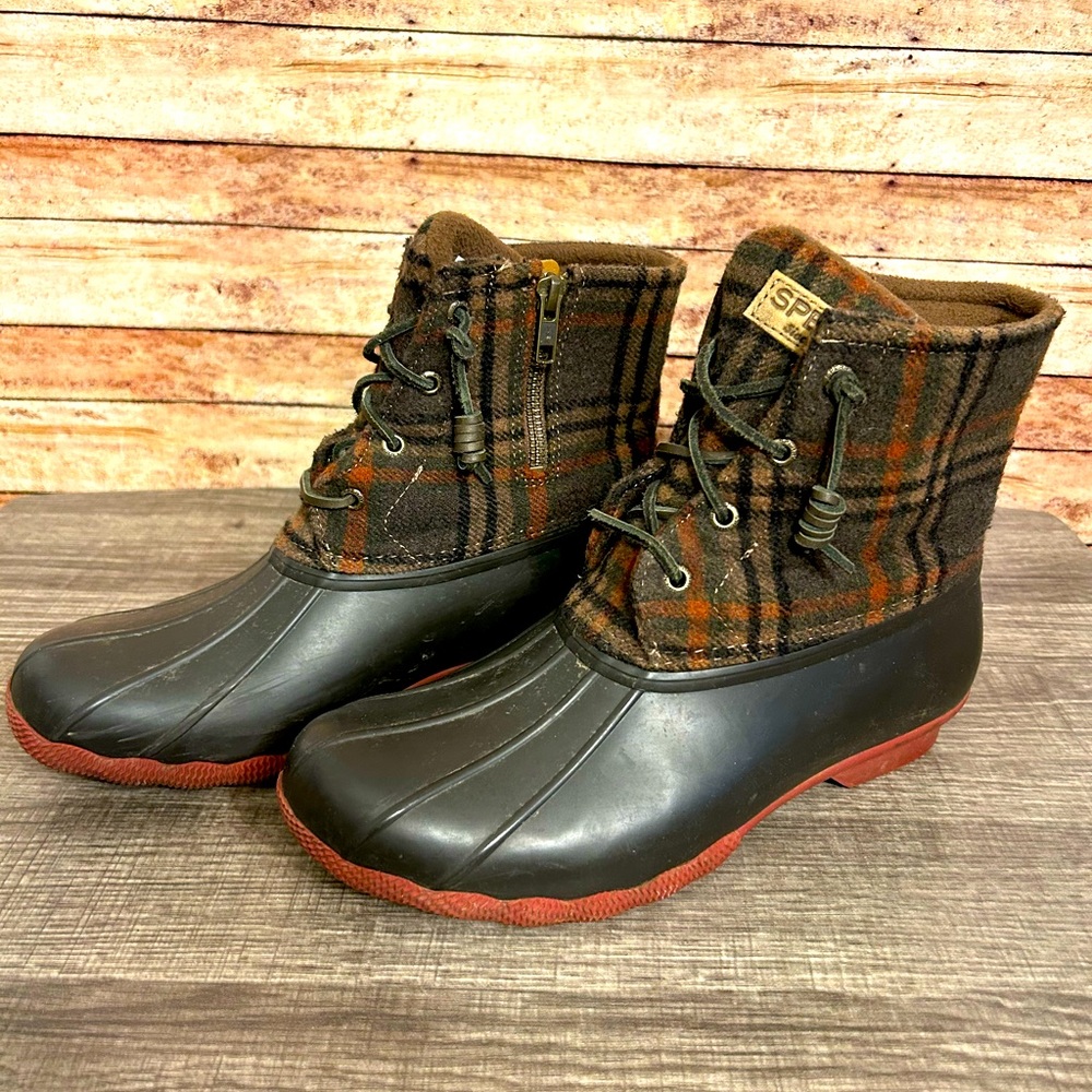 Sperry brown plaid boots size 9